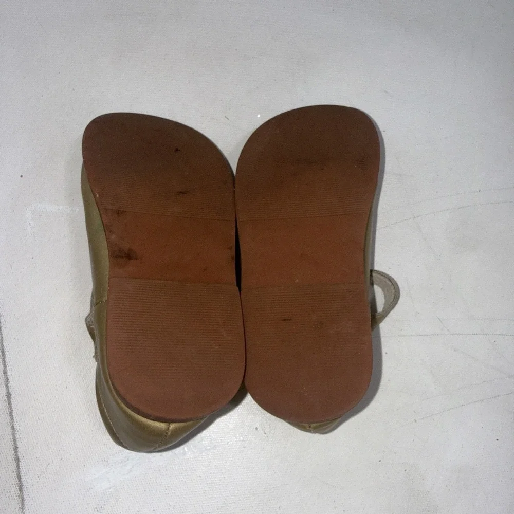 Felix & Flora Mary Jane Gold Metallic T-Strap Flats Dress Shoes Girls Size 9